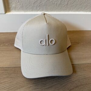 Alo yoga hat 🧢, cream offwhite color, new with tags
